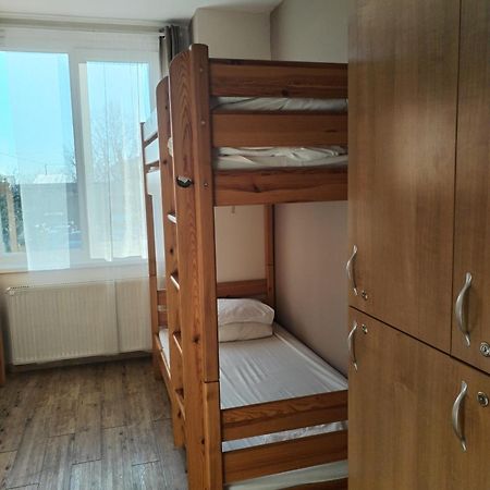 Hostel Ferihegy Вечеш Екстериор снимка