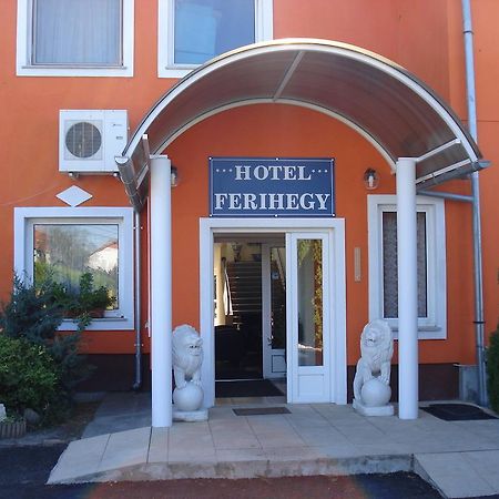 Hostel Ferihegy Вечеш Екстериор снимка