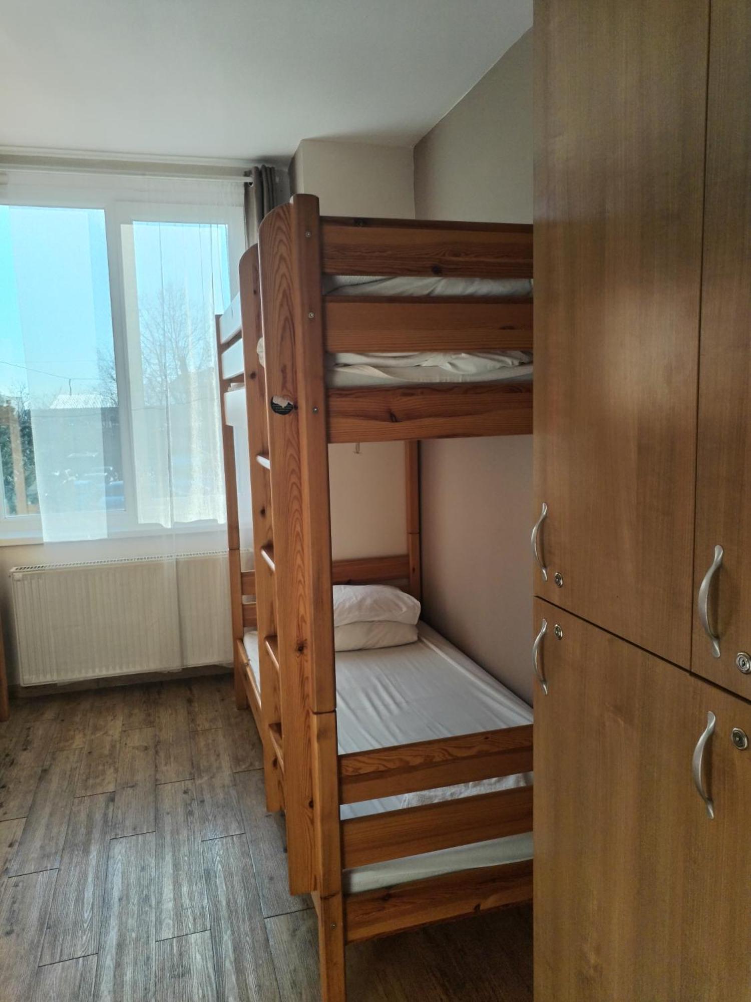 Hostel Ferihegy Вечеш Екстериор снимка