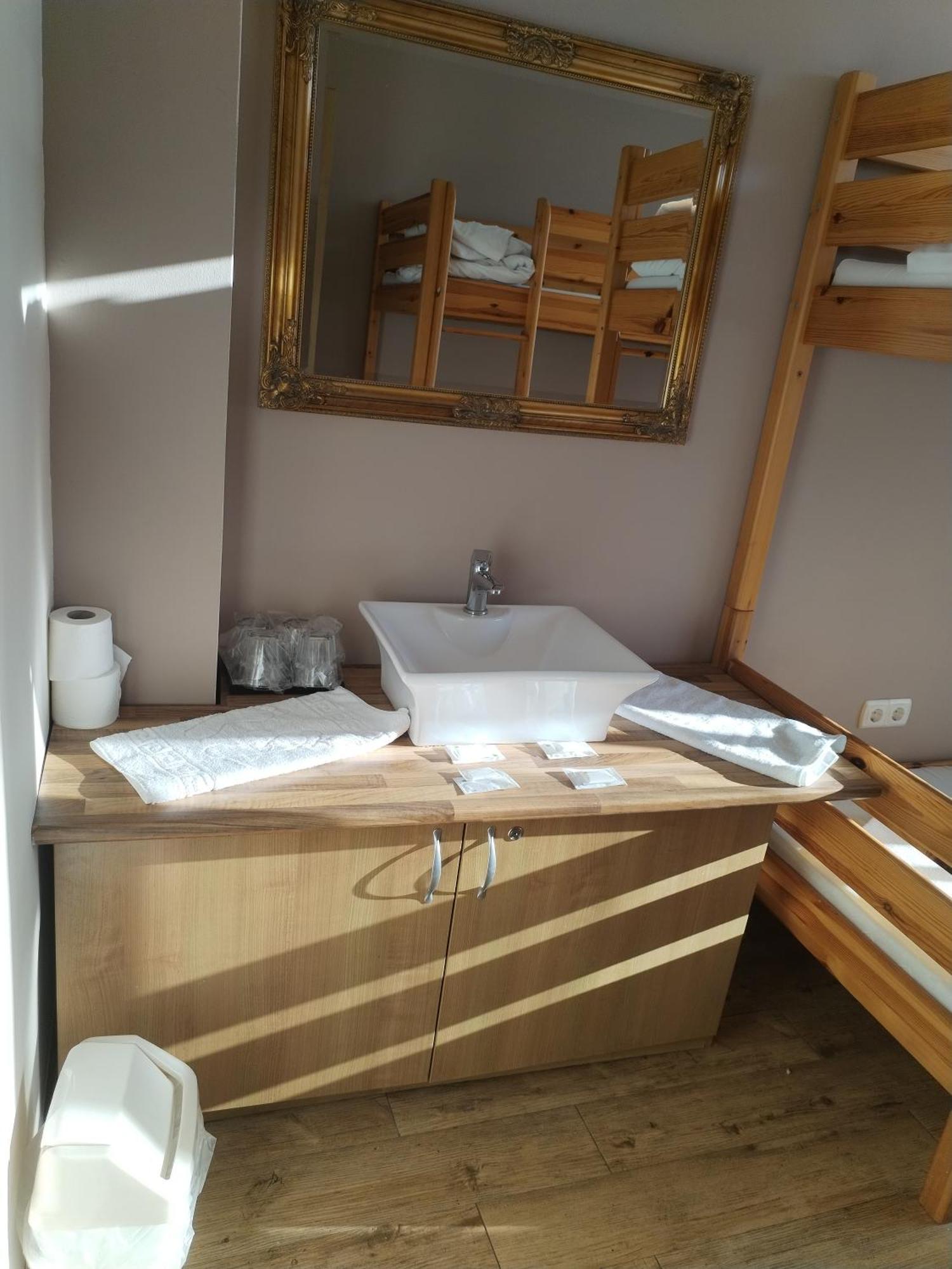 Hostel Ferihegy Вечеш Екстериор снимка